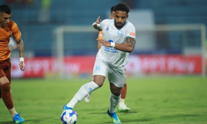 VAR từ chối phạt đền khiến Nguyễn Xuân Son bức xúc trên mạng xã hội