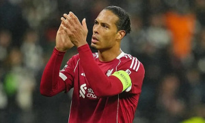 Van Dijk ủng hộ khi CĐV Liverpool biểu tình giá vé