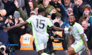 Bản lĩnh kẻ đi săn giúp Man City dồn ép Arsenal