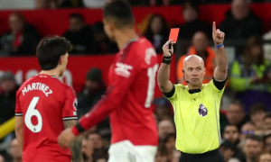 Ngoại hạng Anh khẳng định Martinez nhận thẻ đỏ xứng đáng