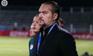 Nổi nóng với trọng tài, HLV Popov bị cấm 4 trận