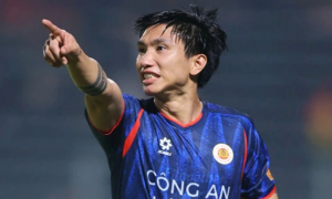 Giá trị Đoàn Văn Hậu giảm sâu chỉ còn 150.000 euro