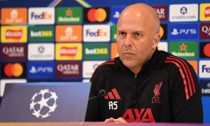 Arne Slot dùng 'biến số' Ekitike giải mã bài toán PSG