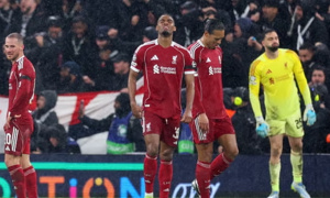 Rooney phản bác Sturridge về quan điểm tái thiết Liverpool