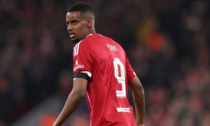 Alan Shearer chê Isak 'tàng hình' trong ngày Liverpool bị PSG loại