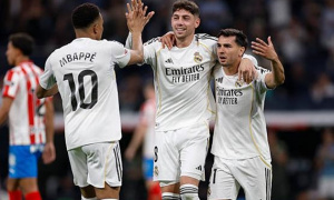 Fan Bayern bắn pháo hoa quấy rối Real Madrid lúc nửa đêm