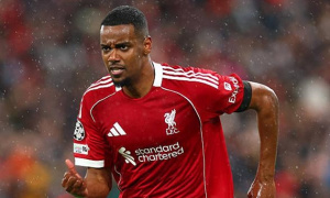 Arne Slot lý giải quyết định rút Alexander Isak khỏi sân sớm