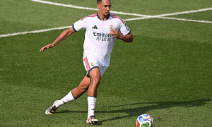 Alexander-Arnold nhận cảnh báo về kỷ luật của Mourinho