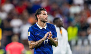 Theo Hernandez tự chào mời Juventus và Napoli
