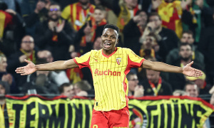 Brentford chuẩn bị phá kỷ lục chuyển nhượng vì Mamadou Sangare