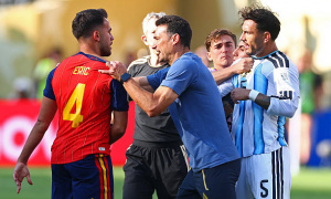 FIFA điều tra Paredes và Molina sau vụ ẩu đả ở World Cup
