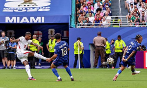 Alex Crook gạch tên Arsenal, chọn Tottenham cho Rashford