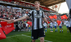 Man Utd săn Lewis Hall giữa tâm bão ở Newcastle