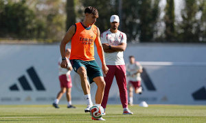 Carlos Espi ra mắt Real Madrid sau chưa đầy 24 giờ