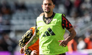 Điểm tựa Bruno Guimaraes giúp Newcastle tiến gần mũi khoan của Arsenal