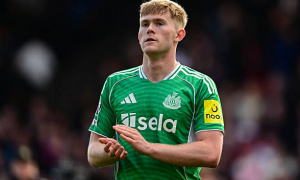 Lewis Hall xứng đáng để Manchester United bạo chi?