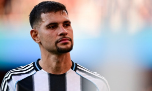 Newcastle thẳng thừng từ chối Arsenal vụ Bruno Guimaraes