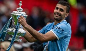 Man City chờ Barca để ép giá Real Madrid vụ Rodri