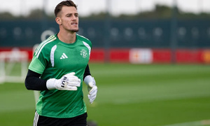 Cài điều khoản mua lại, Man Utd bán đứt thủ môn Vitek cho Boro