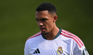 Real Madrid hưởng lợi từ sự thờ ơ của Tuchel dành cho Arnold