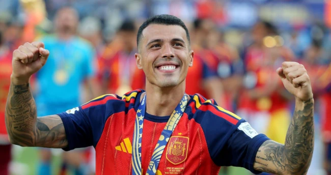 Lamine Yamal gợi ý Barca chiêu mộ Pedro Porro