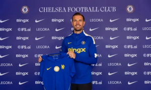 Jamie Carragher khó hiểu khi Chelsea chiêu mộ Jordan Henderson