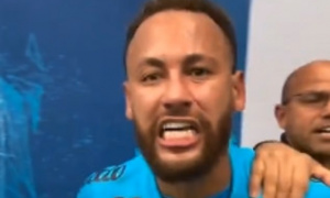 Neymar nổi cơn lôi đình, lăng mạ đối thủ trong đường hầm