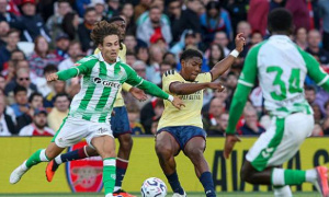 Lewis-Skelly lạc quan dù Arsenal ngã ngựa trước Betis