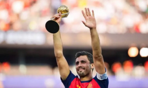 Barca tiếp cận người đại diện của Rodri