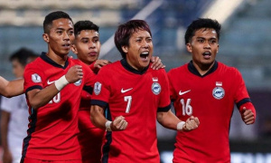 Singapore 0-0 Indonesia: Mitchell Baker đấu Ilhan Fandi