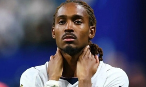 AC Milan tranh Djed Spence với Inter sau khi Tottenham chốt giá