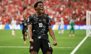 Aston Villa nhắm David, Juventus sáng cửa đón Zirkzee