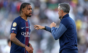 Enrique từ chối bình luận tương lai Barcola tại PSG