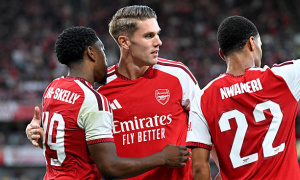 Raya hóa người hùng giúp Arsenal đánh bại Como