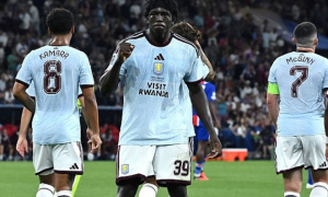 Thua PSG, Aston Villa vẫn tìm thấy tia hy vọng mang tên Madjo