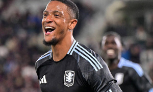 Arsenal tái khởi động thương vụ Ezri Konsa