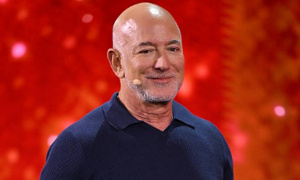 Thương vụ 1,65 tỷ bảng đưa Jeff Bezos đến Liverpool