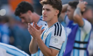 Atletico Madrid nổi đóa vì cáo buộc giật dây Julian Alvarez