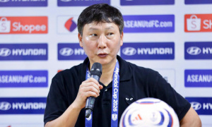 HLV Kim Sang-sik ưu tiên thể lực trước trận gặp Thái Lan