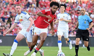Napoli đàm phán chiêu mộ tiền đạo Zirkzee của Man Utd