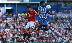 Bài học De Jong giúp Man Utd khôn ngoan vụ Baleba