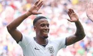 Nước cờ chiến thuật của Arsenal trong thương vụ Konsa