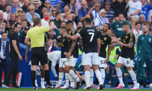 Lindelof phản lưới nhà, Brighton hủy diệt Aston Villa