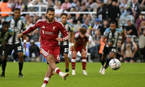 Szoboszlai ghi bàn phút bù giờ, Liverpool hòa nghẹt thở với Newcastle