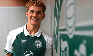 Jacob Devaney chia tay MU, cập bến Hibernian