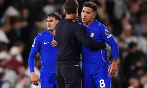 Thắng kịch tính, HLV Alonso lên tiếng về tương lai của Enzo Fernandez