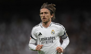 Ngày này năm xưa: Cú bẻ lái lịch sử đưa Modric trở thành tiền vệ vĩ đại nhất Real