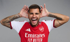 Arsenal là ốc đảo bình yên giữa cơn bão chuyển nhượng