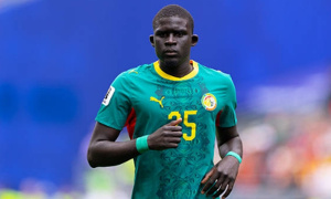 MU được khuyên từ bỏ Balde để chiêu mộ Diouf