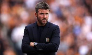 INEOS đang bỏ rơi Michael Carrick tại Old Trafford?